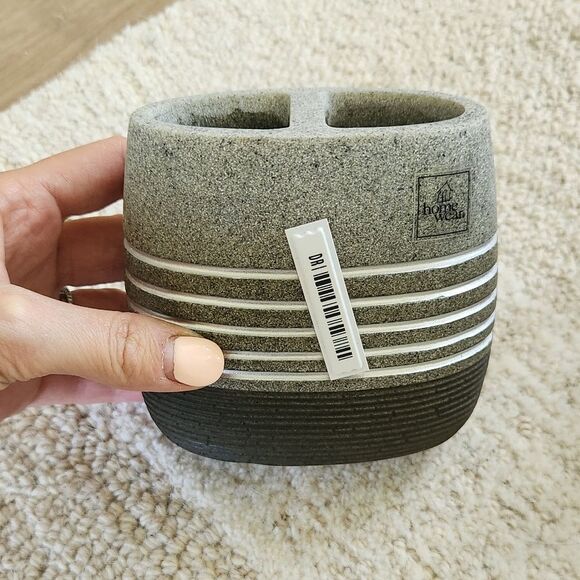 Sahara Grey Bathroom Accessory Set (Bedbath&beyond) - Picture 3 of 14